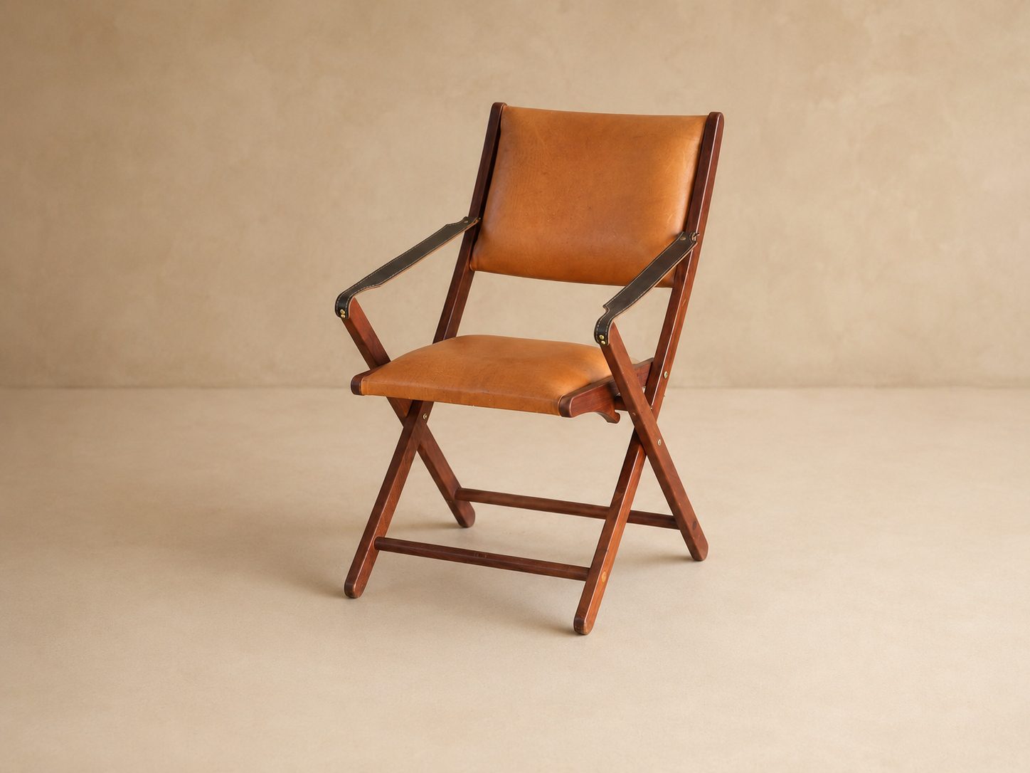 serengeti_campaign_chair_leather_seat (2) Serengeti Campaign Chair handcrafted in African mahogany and antique leather.